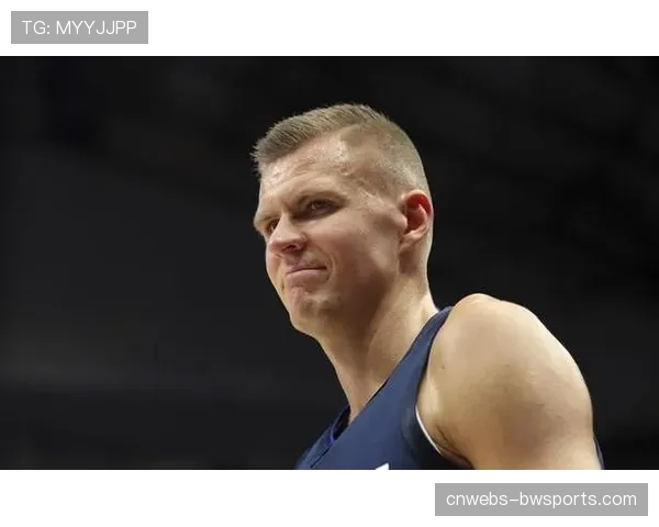 佛罗伦萨前锋恩佐拉因伤缺席训练，本轮出战成疑