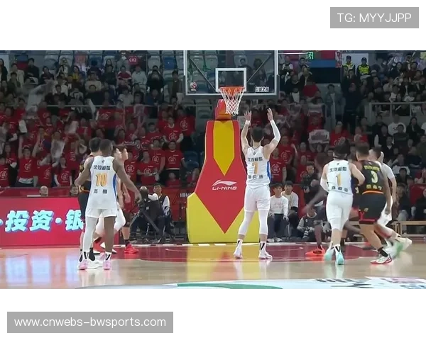 陈盈骏违体犯规，深圳队利用罚球锁定胜局
